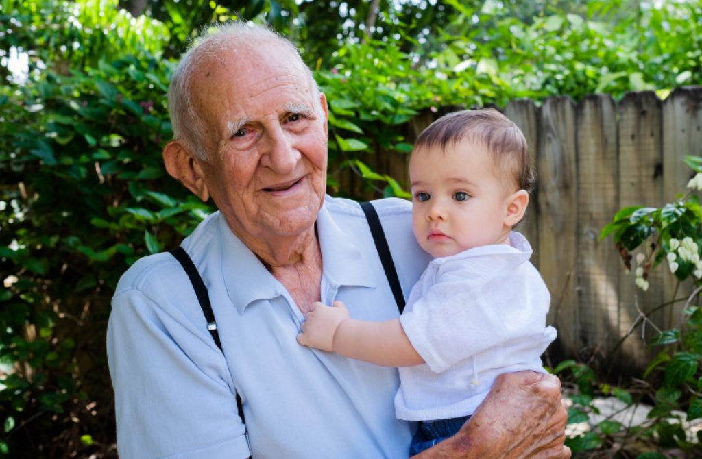 Guarderías con niños, en residencias, para evitar la soledad de los ancianos