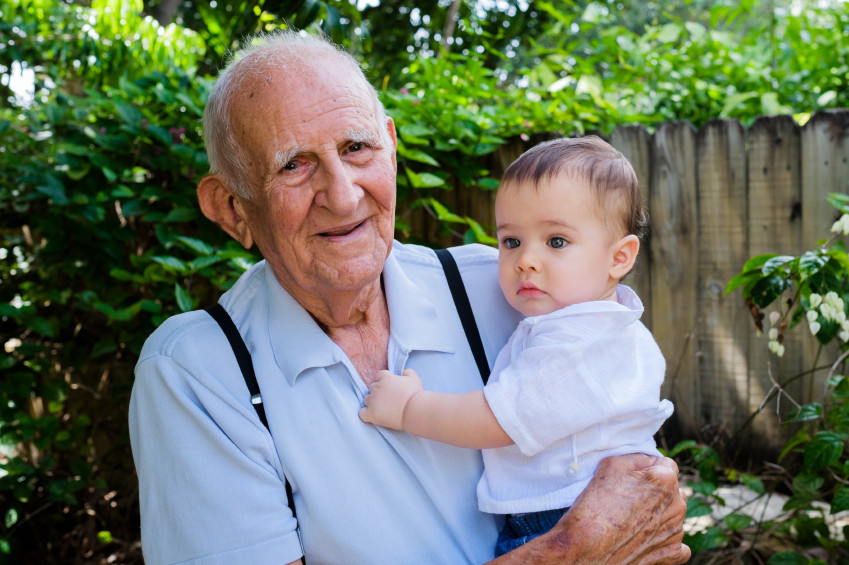 Niños y ancianos en la misma residencia