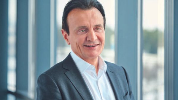 AstraZeneca admite que la vacuna contra el Covid 19 «podría provocar trombosis en casos muy raros»